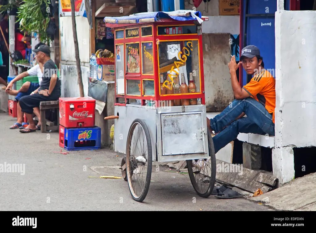 A Day in the Life of a Jakarta Street Vendor